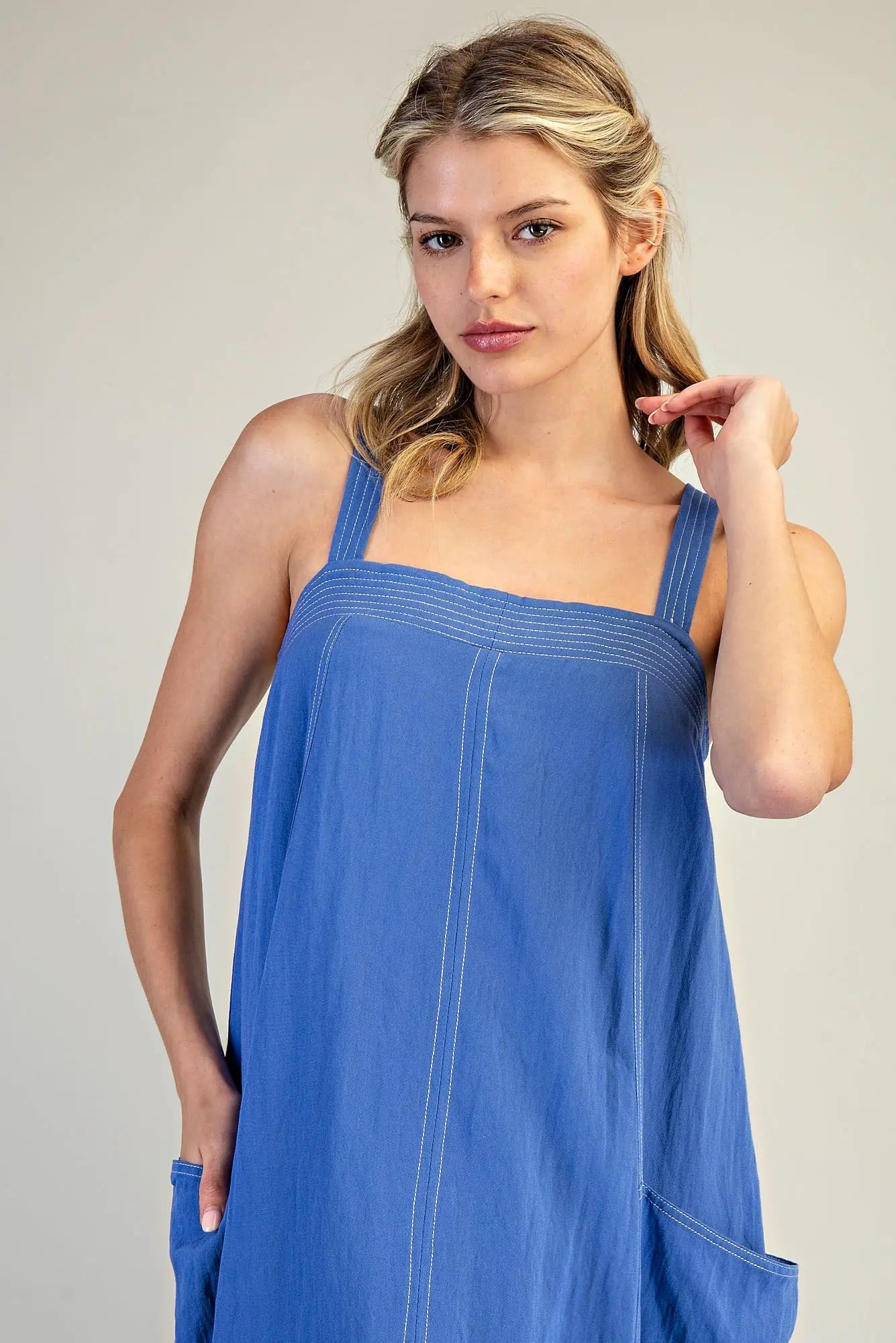 Contrasting Stitch Sleeveless Midi Dress