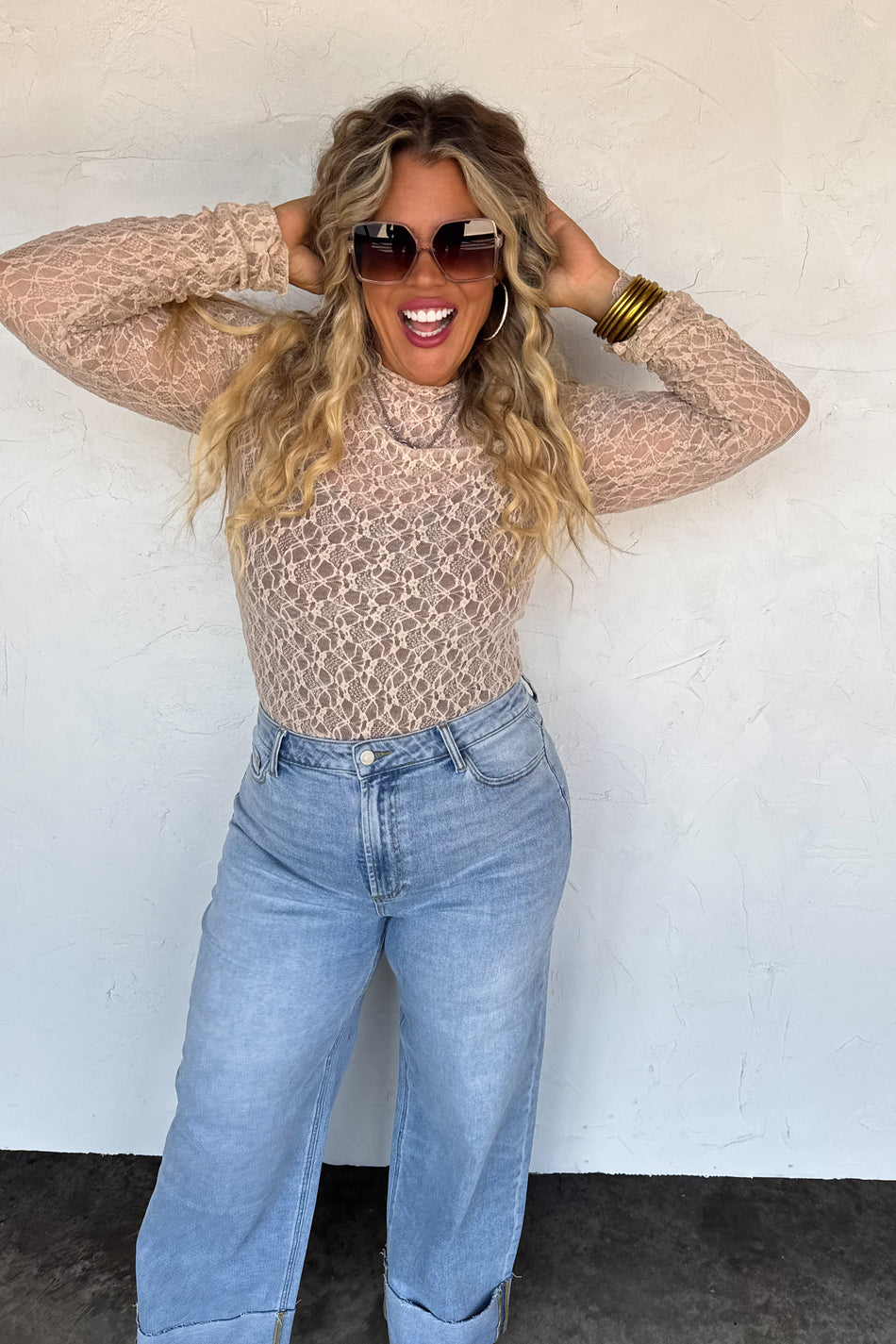 LACE THUMBHOLE TOP
