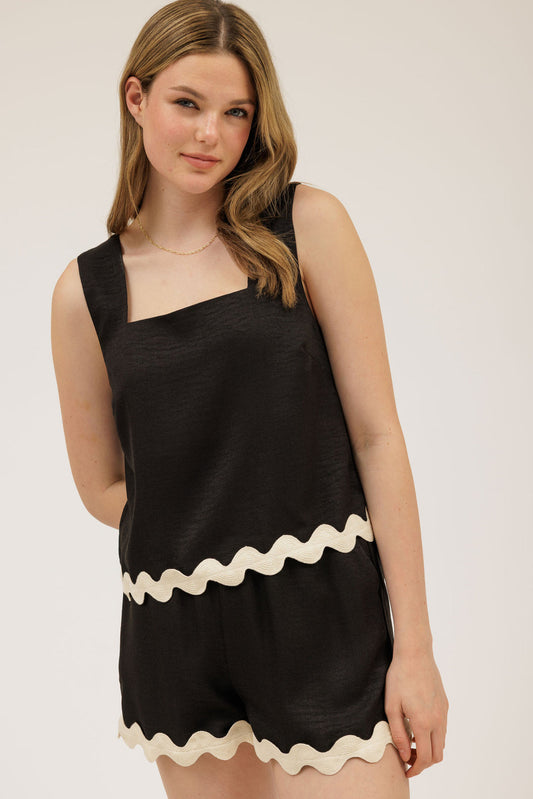 CONTRAST WAVY HEM SLEEVELESS TOP & SHORT SET