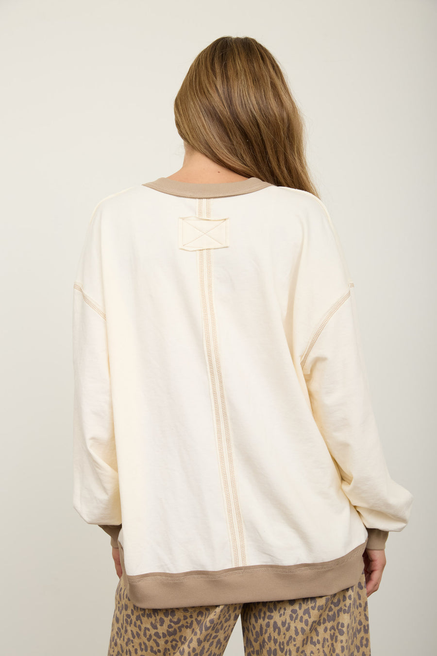 OATMEAL EXPOSED SEAM CONTRAST TRIM KNIT TOP