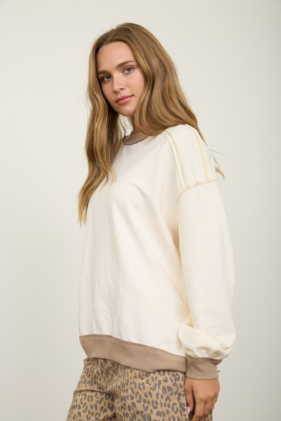 OATMEAL EXPOSED SEAM CONTRAST TRIM KNIT TOP