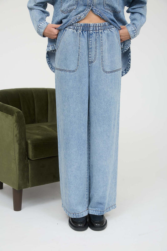WASHED CHAMBRAY ELASTIC WAIST WIDE LEG PANTS